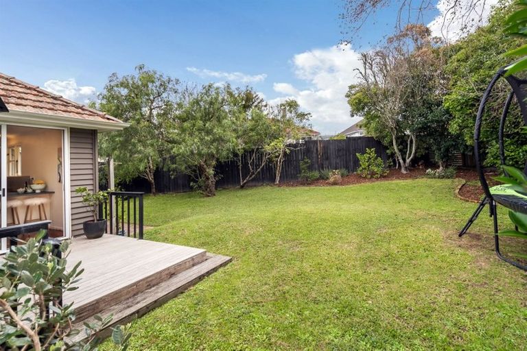 Photo of property in 2 Nutsey Avenue, Northcote, Auckland, 0627