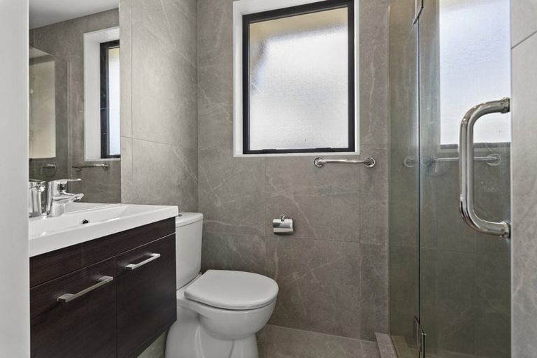 Photo of property in 1 Sauterne Road, Kumeu, 0810