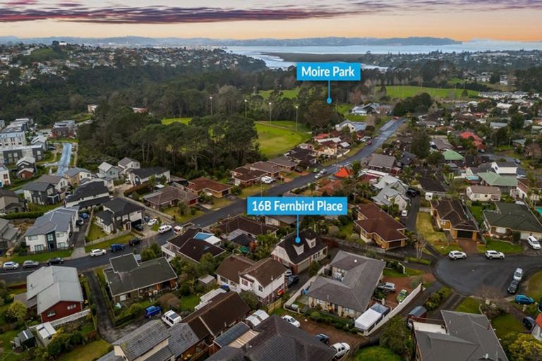 Photo of property in 2/16 Fernbird Place, Massey, Auckland, 0614