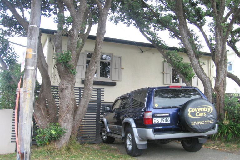 Photo of property in 63 Maupuia Road, Maupuia, Wellington, 6022