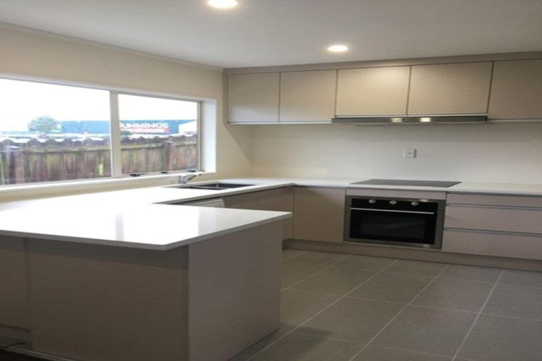 Photo of property in 2/9 Midvale Place, Burswood, Auckland, 2013