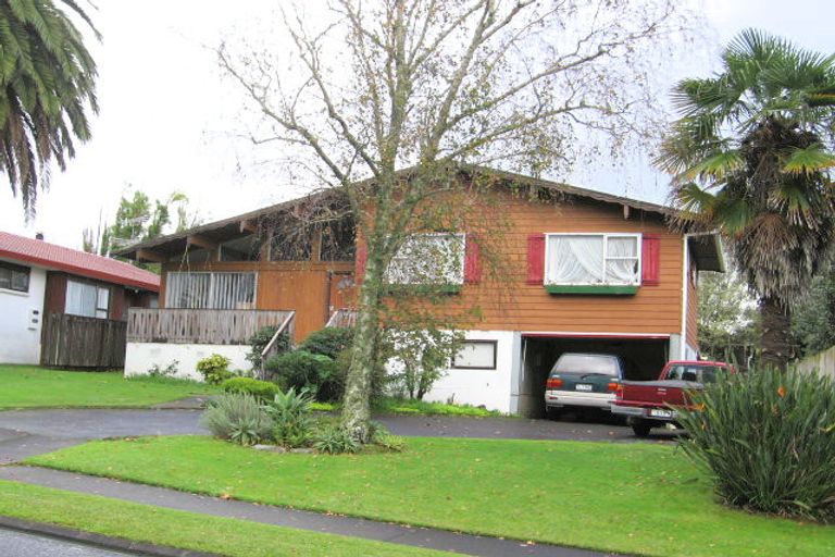 Photo of property in 3 Towra Place, Botany Downs, Auckland, 2010