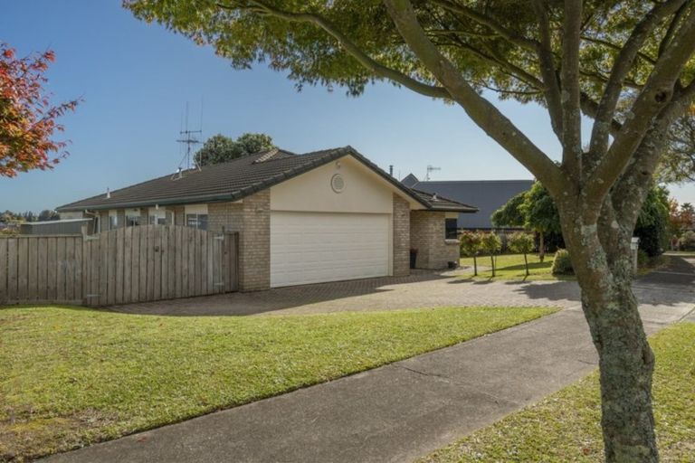 Photo of property in 28 Montana Drive, Pyes Pa, Tauranga, 3112