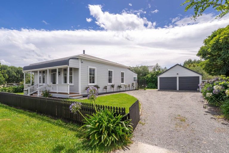 Photo of property in 100 Jellicoe Street, Martinborough, 5711