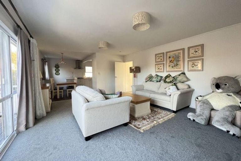 Photo of property in 1/110 Saddleback Rise, Murrays Bay, Auckland, 0630