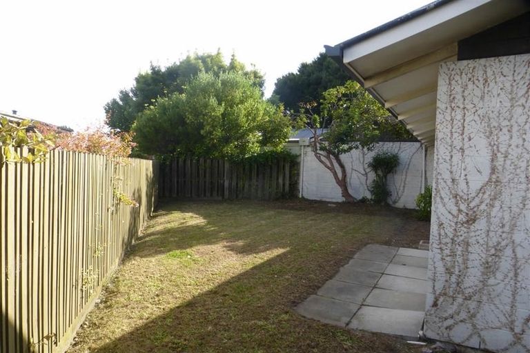 Photo of property in 1/11 Maidstone Road, Ilam, Christchurch, 8041