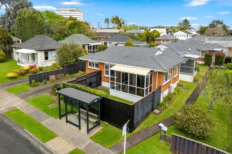 Photo of property in 1/4 Waterloo Road, Milford, Auckland, 0620