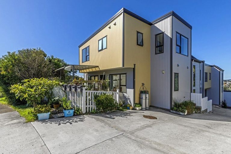 Photo of property in 2a Robin Lane, Browns Bay, Auckland, 0630