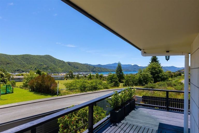 Photo of property in 108 Moana View Road, Waikawa, Picton, 7220