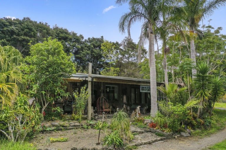 Photo of property in 138 Paroa Bay Road, Russell, 0272