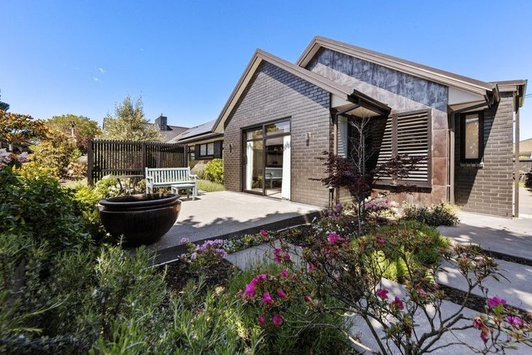 Photo of property in 17 Lees Road, Strowan, Christchurch, 8052