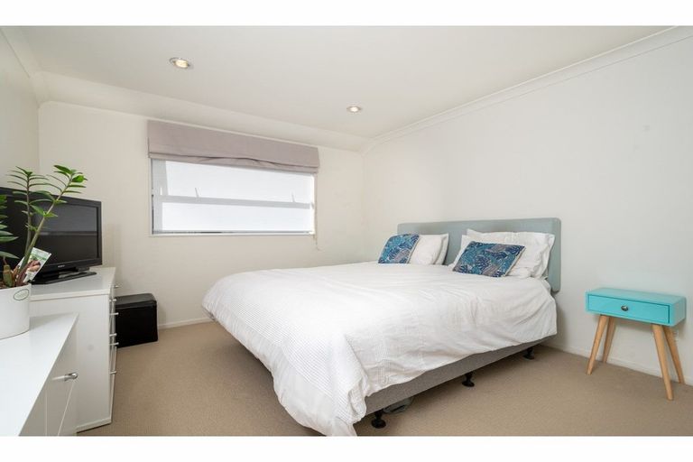 Photo of property in 3 Bangla Place, Massey, Auckland, 0614