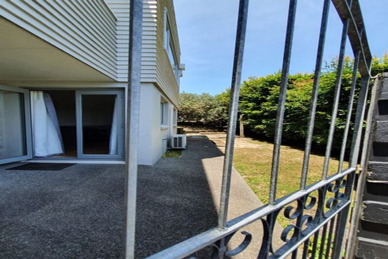 Photo of property in 70a Seaview Road, Castor Bay, Auckland, 0620