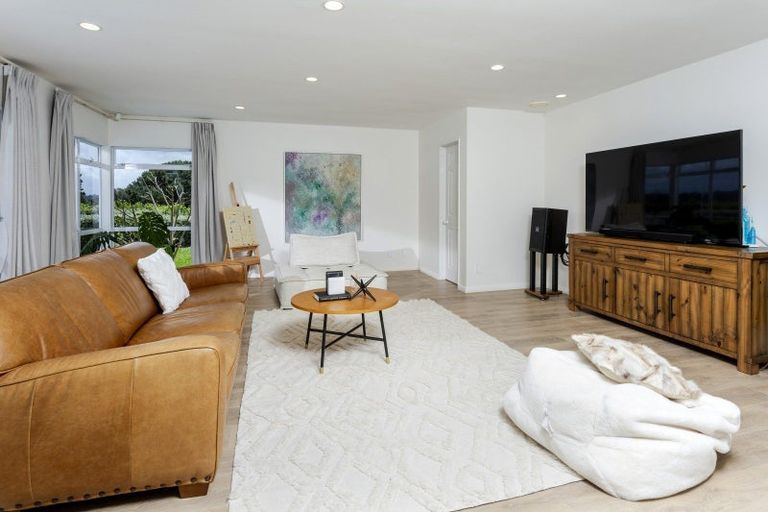 Photo of property in 30 Bernard Magnus Lane, Greenhithe, Auckland, 0632