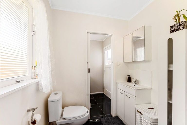 Photo of property in 28 Lowry Crescent, Stokes Valley, Lower Hutt, 5019