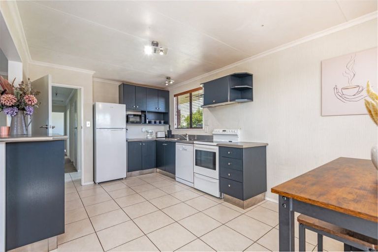 Photo of property in 12 Hillcrest Drive, Kelvin Grove, Palmerston North, 4414
