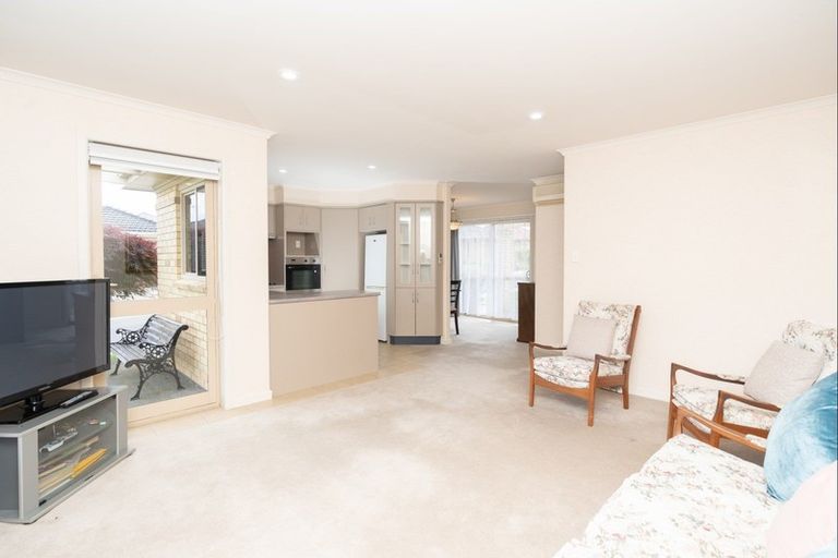 Photo of property in 12 Sovereign Isle Lane, Rototuna, Hamilton, 3210