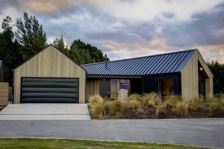 Photo of property in Kawarau Heights, 4 Carrick Lane, Lake Hayes, Queenstown, 9304