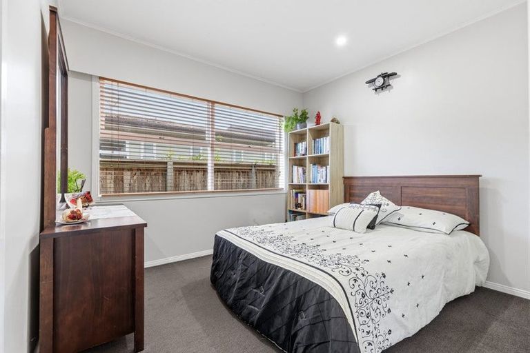 Photo of property in 12 Knox Road, Swanson, Auckland, 0612