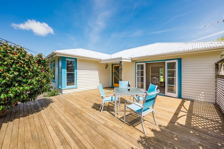 Photo of property in 37 Hillcrest Road, Raumati South, Paraparaumu, 5032