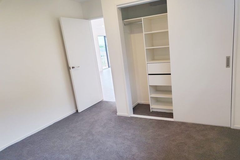 Photo of property in 36 Barbados Drive, Unsworth Heights, Auckland, 0632