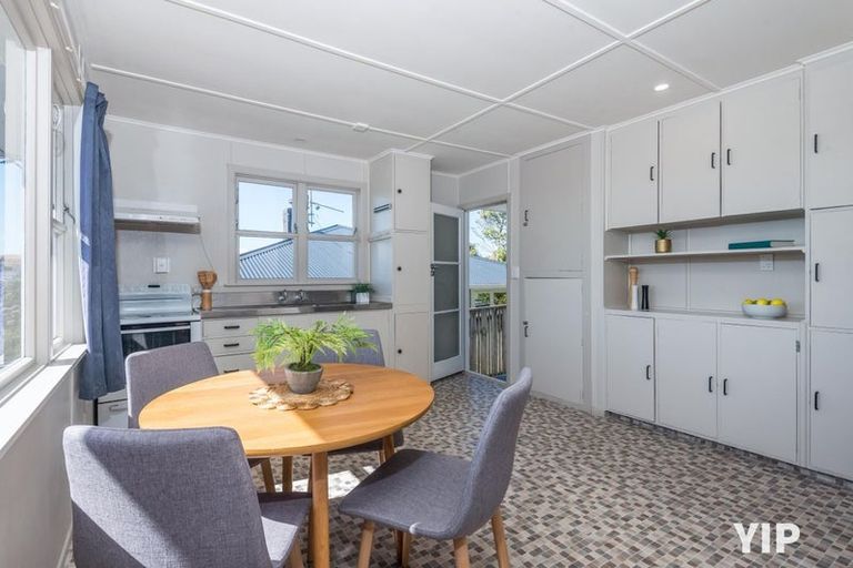 Photo of property in 11 Link Road, Newlands, Wellington, 6037