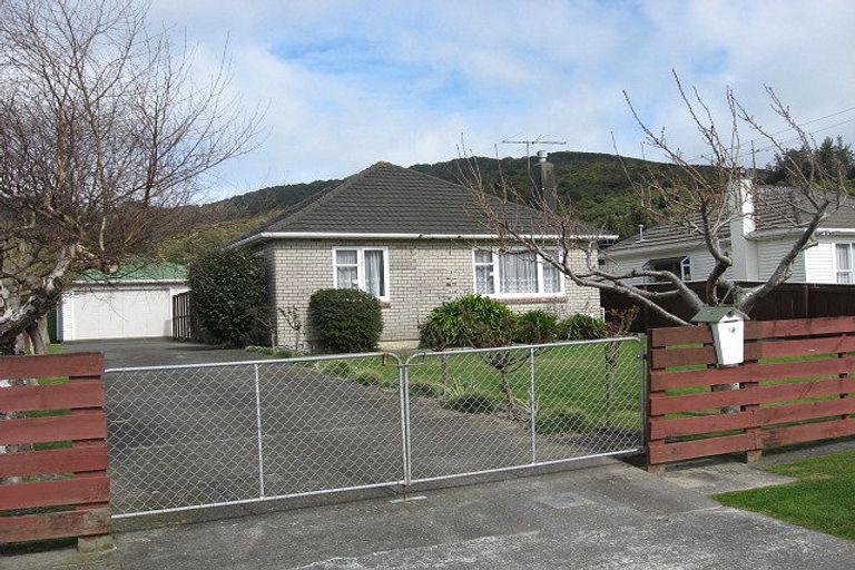 Photo of property in 18 Hinau Grove, Wainuiomata, Lower Hutt, 5014