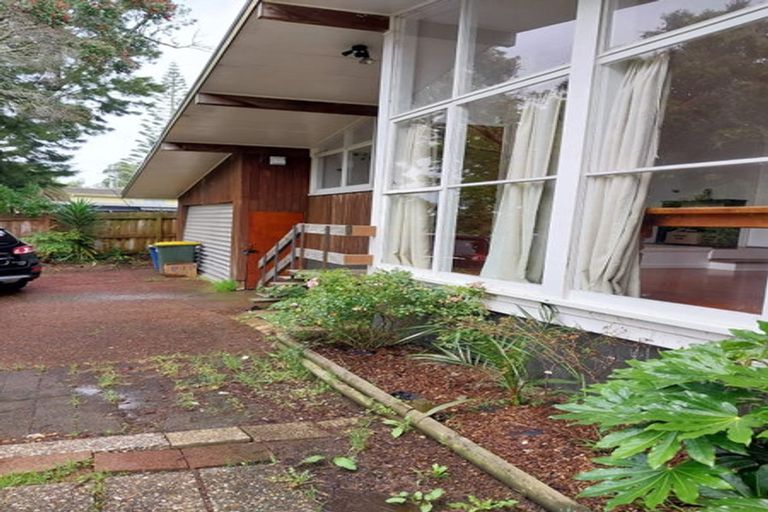 Photo of property in 23 Arosa Place, Forrest Hill, Auckland, 0620