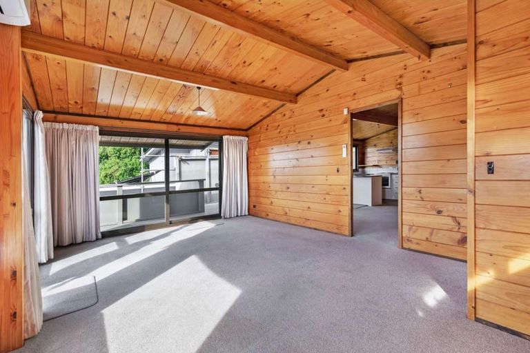 Photo of property in 6 Aries Place, Kawaha Point, Rotorua, 3010