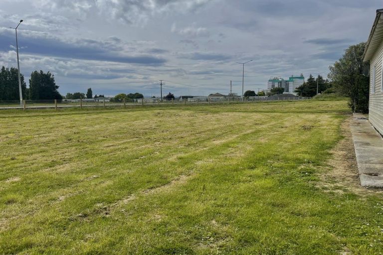 Photo of property in 50 Seaward Road, Edendale, 9825