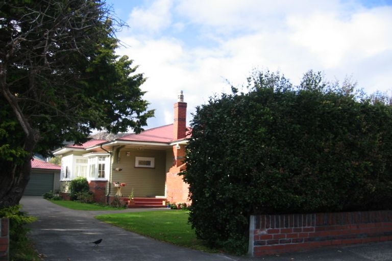 Photo of property in 32 Ludlam Crescent, Woburn, Lower Hutt, 5010