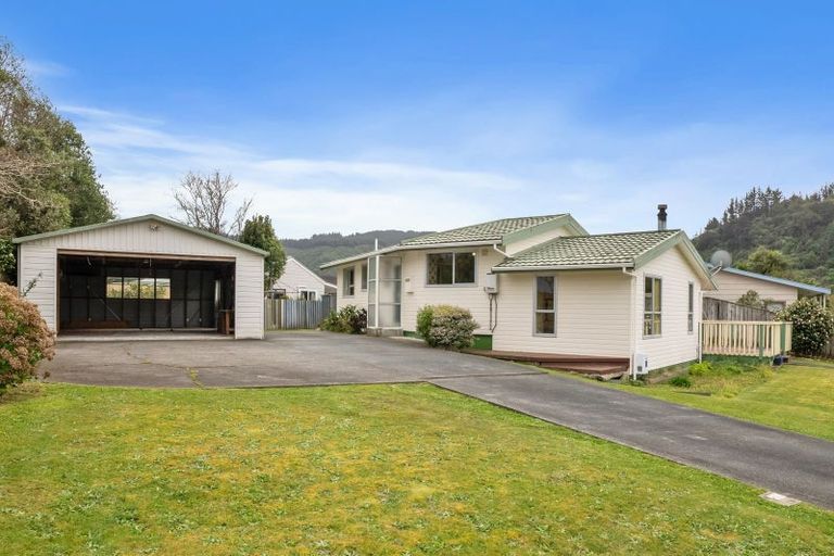 Photo of property in 106 Gemstone Drive, Birchville, Upper Hutt, 5018