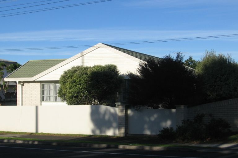 Photo of property in 305 Hobsonville Road, Hobsonville, Auckland, 0618