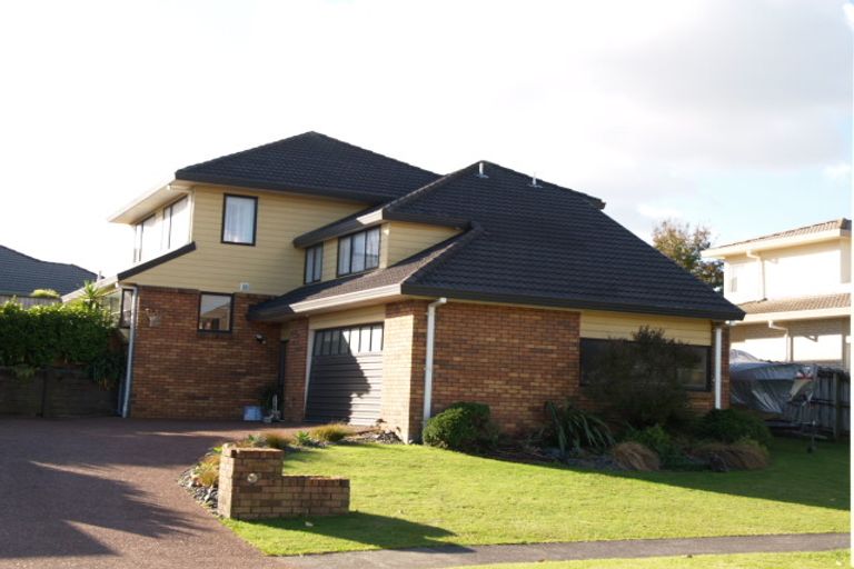 Photo of property in 8 Bob Charles Drive, Golflands, Auckland, 2013