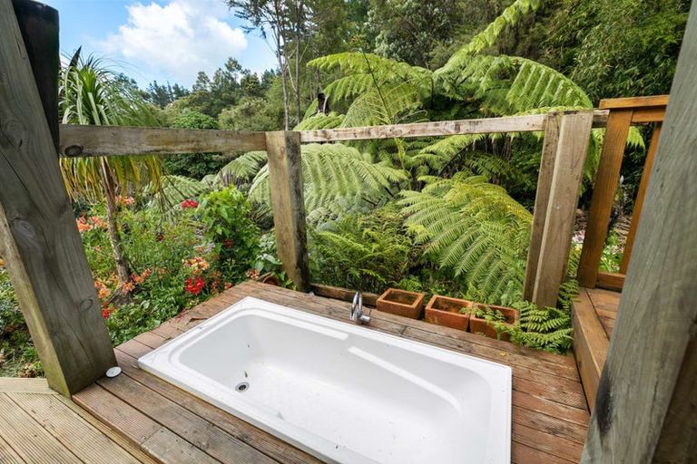 Photo of property in 19 Flays Road, Coromandel, 3506