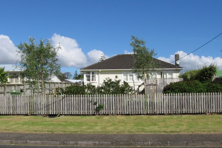 Photo of property in 22 Stokes Avenue, Te Atatu Peninsula, Auckland, 0610