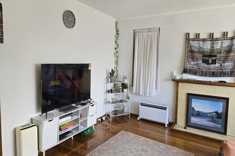 Photo of property in 4 Binsted Road, New Lynn, Auckland, 0600