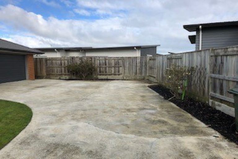 Photo of property in 100 Rosalie Terrace, Kelvin Grove, Palmerston North, 4414