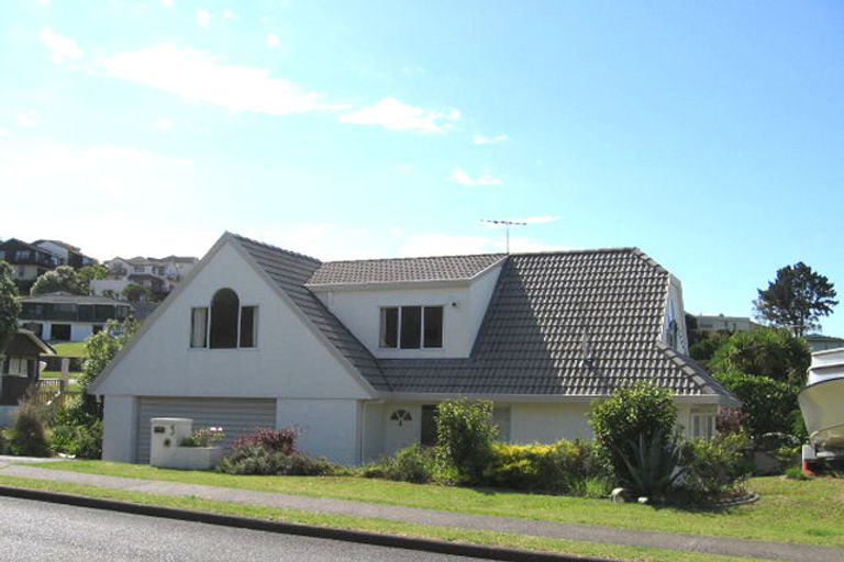 Photo of property in 3 Penguin Drive, Murrays Bay, Auckland, 0630