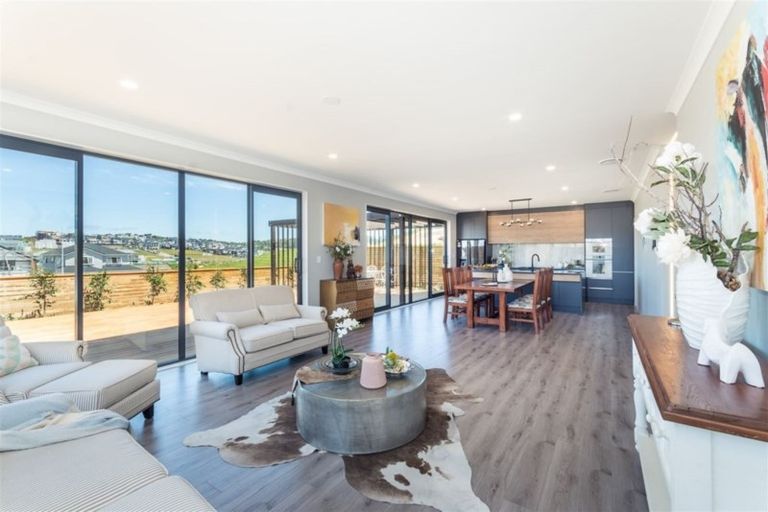 Photo of property in 15 Tawatawa Street, Long Bay, Auckland, 0630