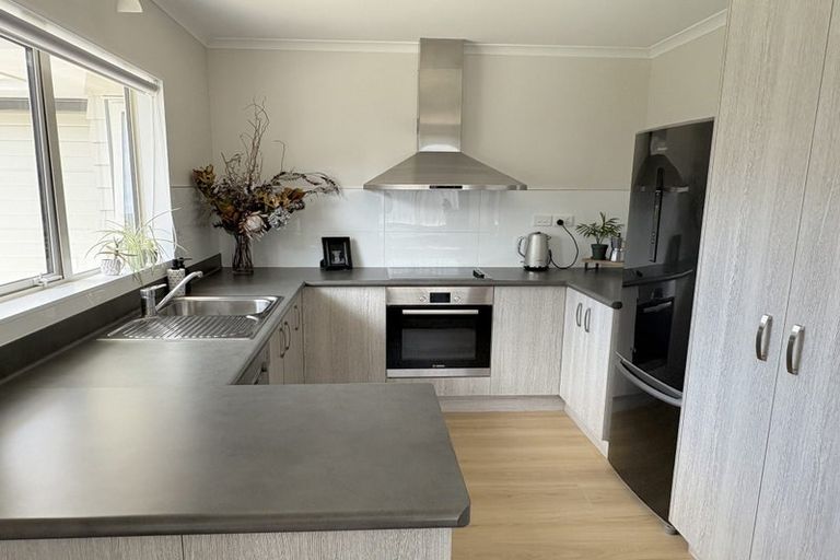 Photo of property in 2/77 Main Road, Wainuiomata, Lower Hutt, 5014