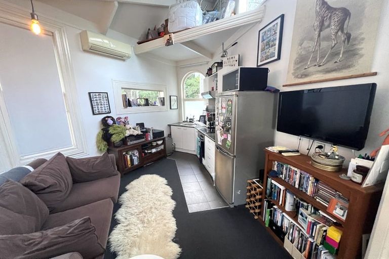 Photo of property in 4 Rangiora Avenue, Kaiwharawhara, Wellington, 6035