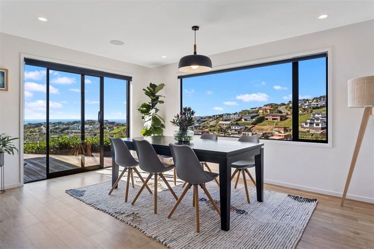 Photo of property in 17 Drayton Drive, Mount Pleasant, Christchurch, 8081