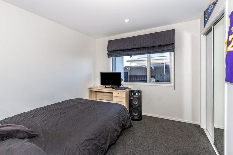 Photo of property in 21 Royal Park Drive, Parklands, Christchurch, 8083