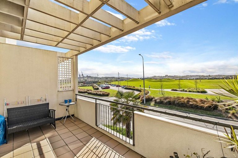 Photo of property in 2/150 Chapel Road, Flat Bush, Auckland, 2019