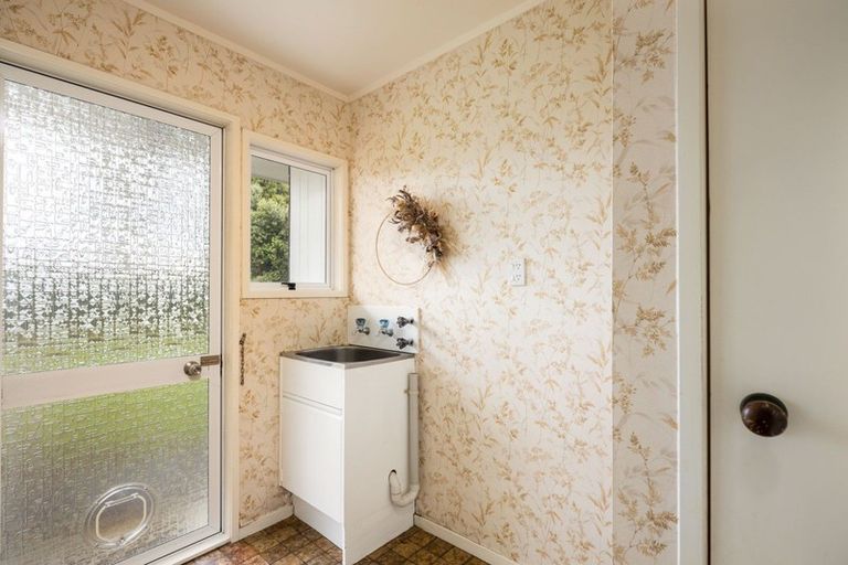 Photo of property in 42 Branch Road, Highlands Park, New Plymouth, 4312