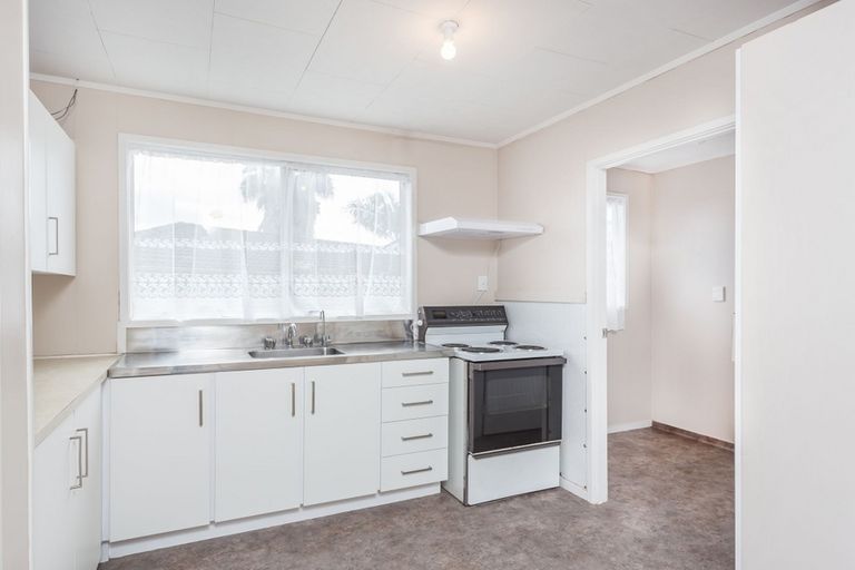 Photo of property in 1/62 Forest Road, Henderson, Auckland, 0612