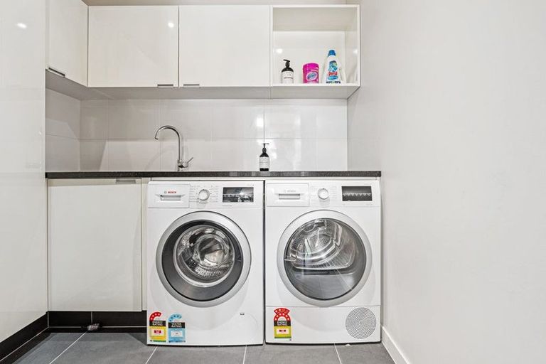 Photo of property in The Reef, 93 Saint Aubyn Street, New Plymouth, 4310