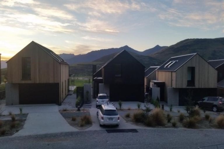 Photo of property in 29 Double Cone Road, Jacks Point, Queenstown, 9371