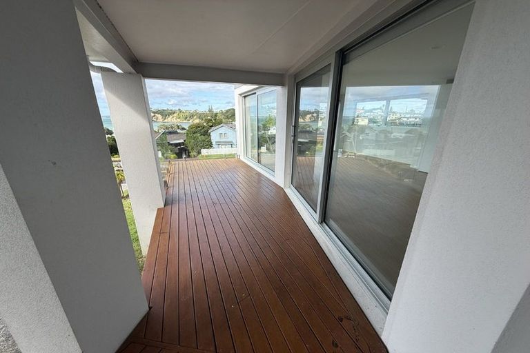 Photo of property in 18 Zita Avenue, Matakatia, Whangaparaoa, 0930